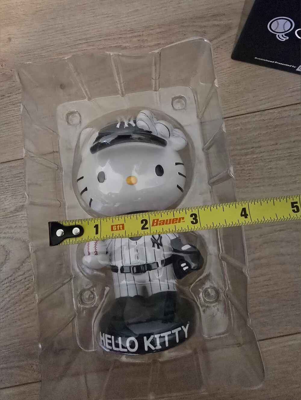 NY Yankees Hello Kitty Bobblehead - Picture 2 of 12